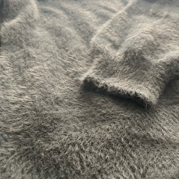 Extremely soft, grey sweater with square neck and subtle balloon sleeves - Picture 2 of 2